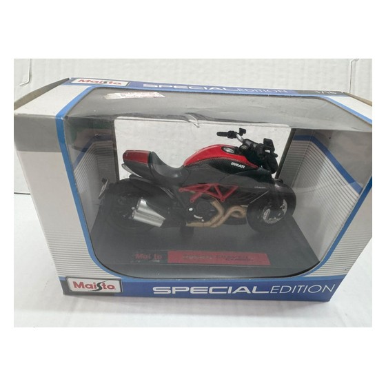 Miniatura Moto Ducati Diavel Carbon Maisto 1:18 Special Edition