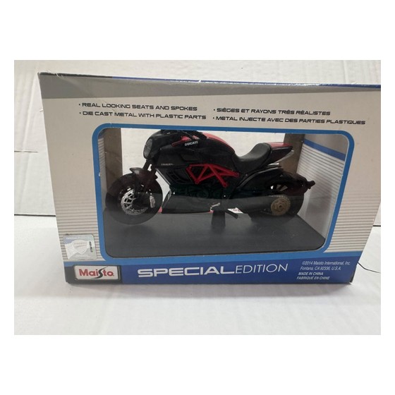 Miniatura Moto Ducati Diavel Carbon 1:18 Maisto