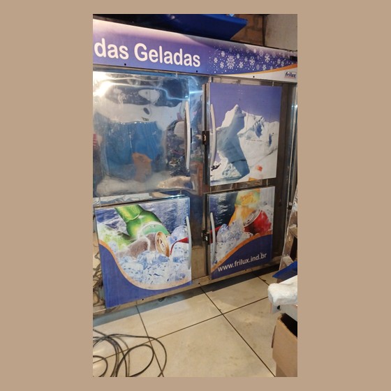 Refrigerador/Expositor Comercial 4 Portas de Vidro para Bebidas Frilux — LT71