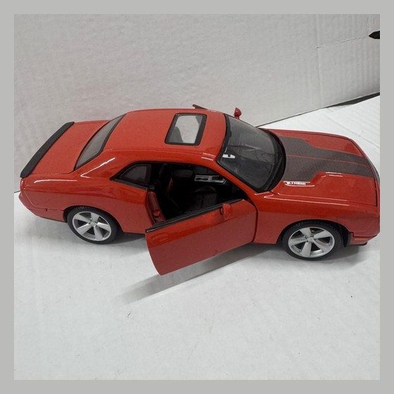 Miniatura Dodge Challenger SRT8 2008 1:24 20 cm