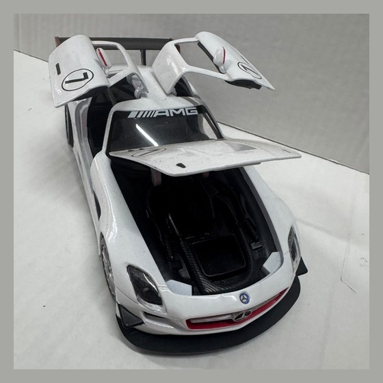 Miniatura Mercedes-Benz SLS AMG GT3 1:18 20cm