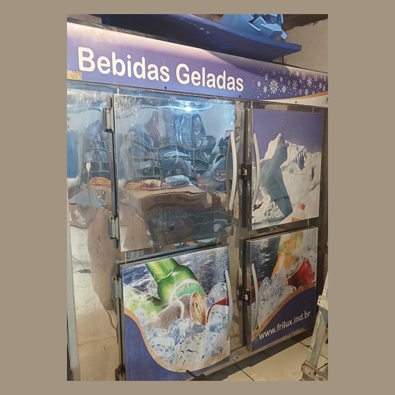 Expositor Refrigerado Vertical 4 Portas para Bebidas Frilux