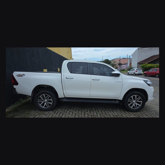 Toyota Hilux SRX Cabine Dupla