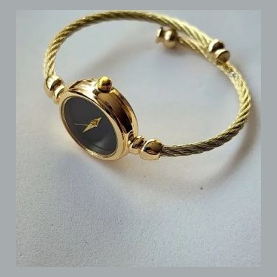 Relógio Bracelete Feminino Dourado Visor Preto — RB1317