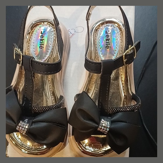 Sandália Infantil com Laço e Strass Dourada/Preta n 24 Dekilé — LT130