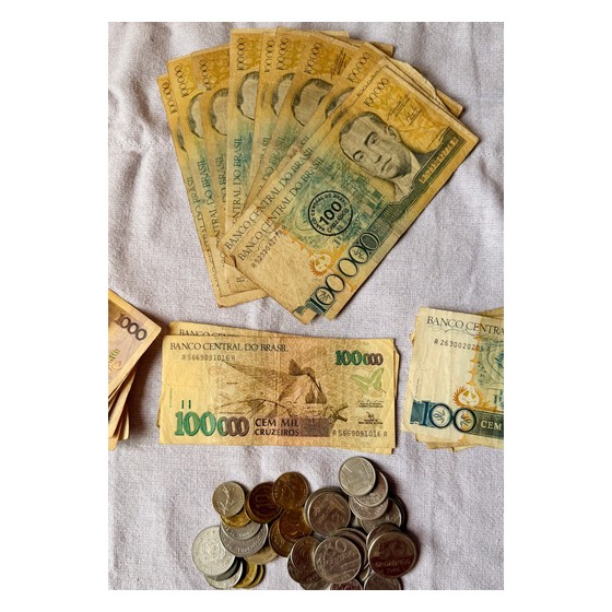 Lote de 41 Notas e Moedas Antigas Brasileiras (Cruzeiros, Cruzados e Cruzados Novos) Banco Central do Brasil — LL74
