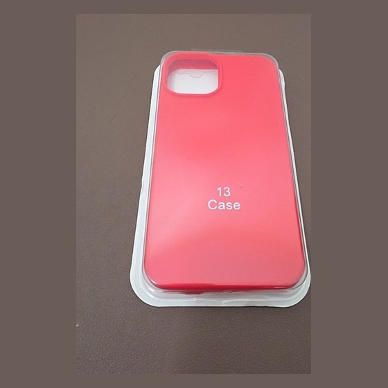 Capinha de Silicone para iPhone 13 (Vermelha) Genérica (embalagem imita padrão Apple) — RB1359