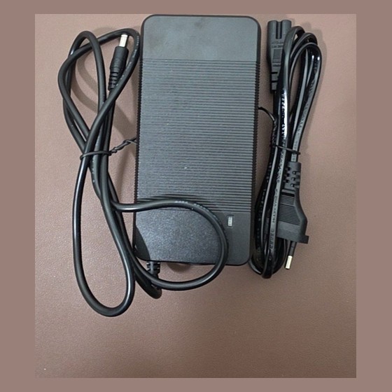 Carregador de Bateria Li-ion 48V TANGSPOWER TANGSPOWER — RB1363