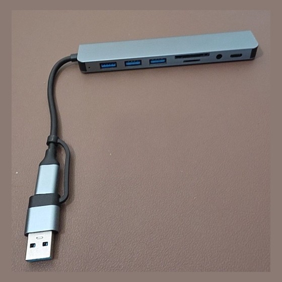Hub USB 3.0 6 em 1 com Leitor de Cartão SD/TF e Saída P2 Genérica — RB1366