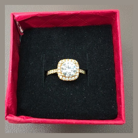 Anel Solitário Halo Zircônia Cor Dourada Bijuteria Sem marca visível — RB1380