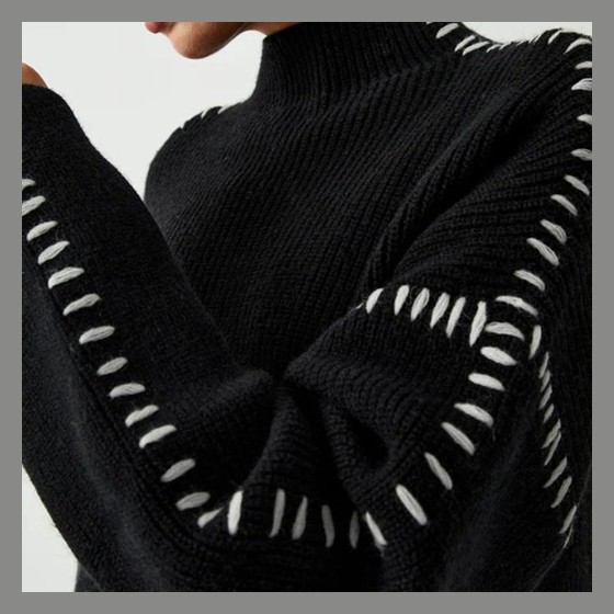 Suéter Tricot M Preto com Costura Whip Stitch Branca Gola Alta — AS157