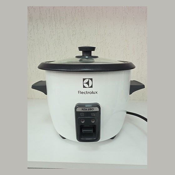 Panela Elétrica de Arroz Electrolux Rita Lobo Electrolux — RB1402