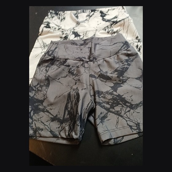 Kit 2 Shorts Bermuda Ciclista Feminino Estampa Mármore P e M — LT201