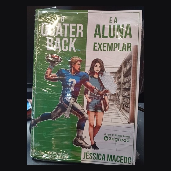 Livro O Quarterback e a Aluna Exemplar Grupo Editorial Portal (Selo Segredo) — LT219