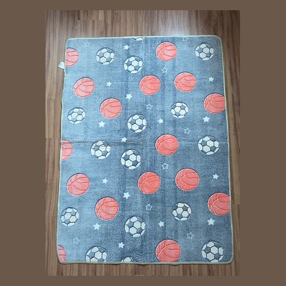 Tapete Infantil Raschel Estampa Bolas Futebol e Basquete 100cmx140cm — RB1423