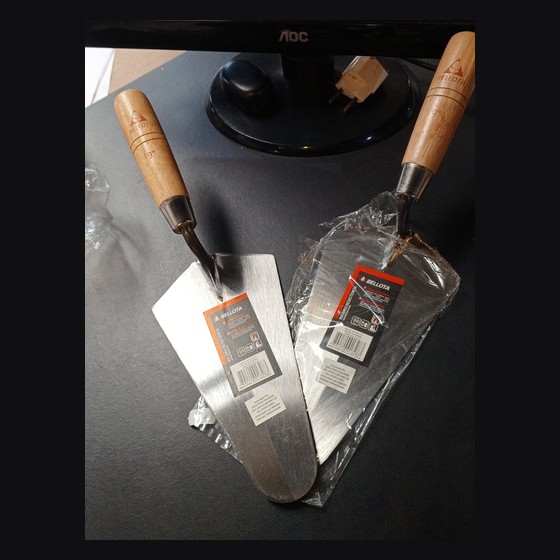 Colher de Pedreiro Bellota 9" Canto Reto (kit com 2 unidades) Bellota — LT242
