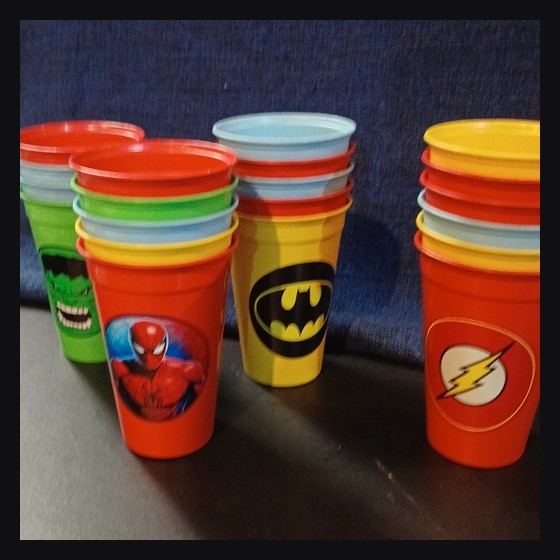 Kit Copos Plásticos Super-Heróis Marvel e DC Plasútil (provável) — LT259