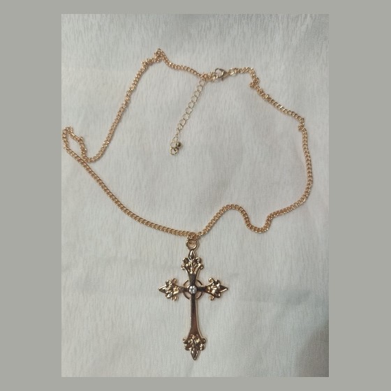 Colar Cruz Dourada com Strass — VB21