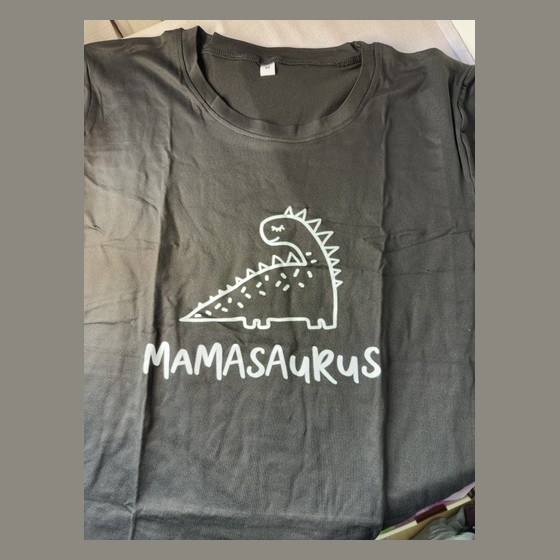 Camiseta Feminina Mamasaurus Dinossauro Sem marca visível — LL144