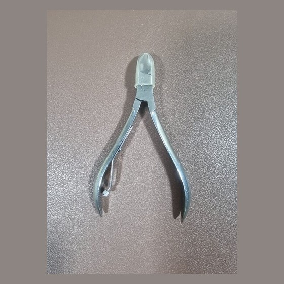 Alicate de Cutícula Inox com Protetor de Ponta