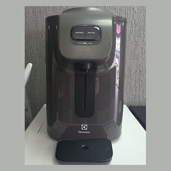 Bebedouro Electrolux Água Gelada, Fria e Natural com Compressor BC01X