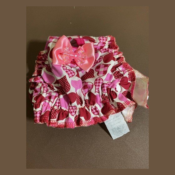 Calcinha/Saia Higiênica para Cachorro Estampa Corações com Laço
