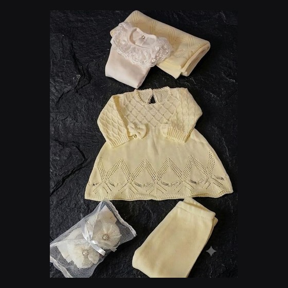 Saída de Maternidade Bebê Tricô Amarelo com Manta, Body, Meia e Faixa