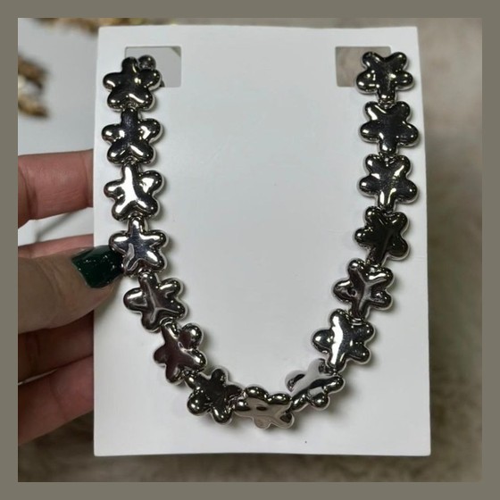 Colar Choker Flores Metalizado Prateado