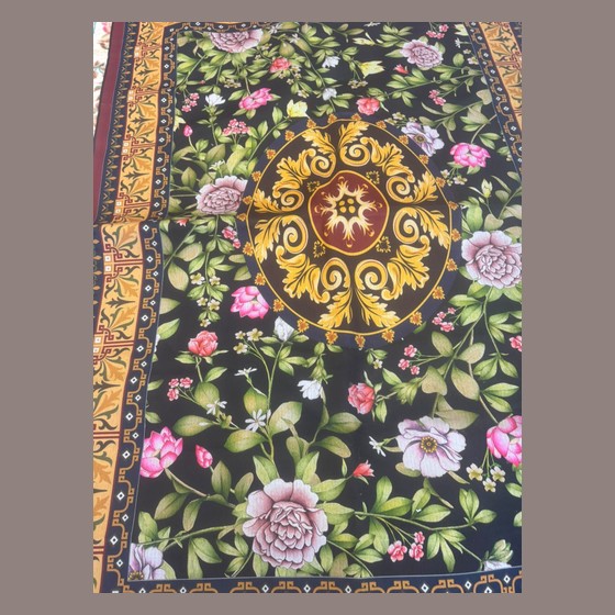 tapete Estampa Floral Barroca Preta e Dourada 1,50x2,00