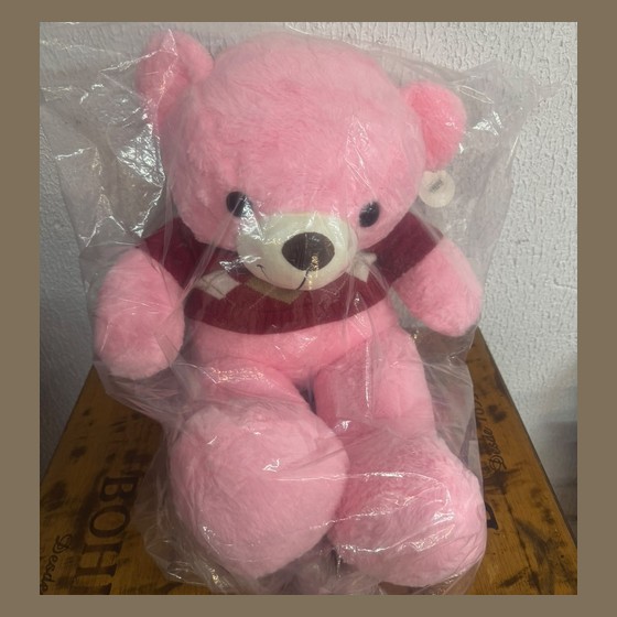 Urso de Pelúcia Rosa com Suéter Xadrez